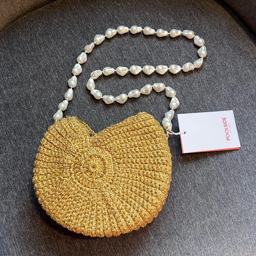 Cesi conch purse Poolside NWT gold crochet